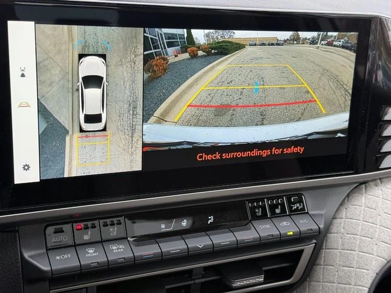 2026 Toyota Camry XLE - Photo 13