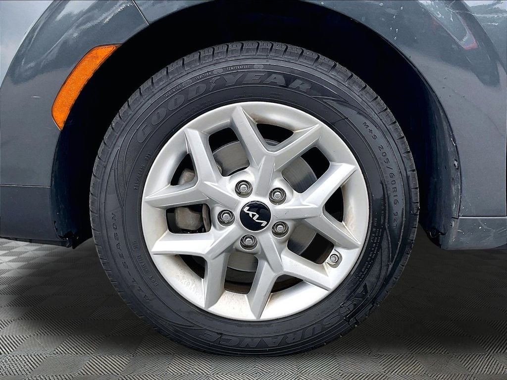 Used 2024 Gravity Gray Kia LX image 7
