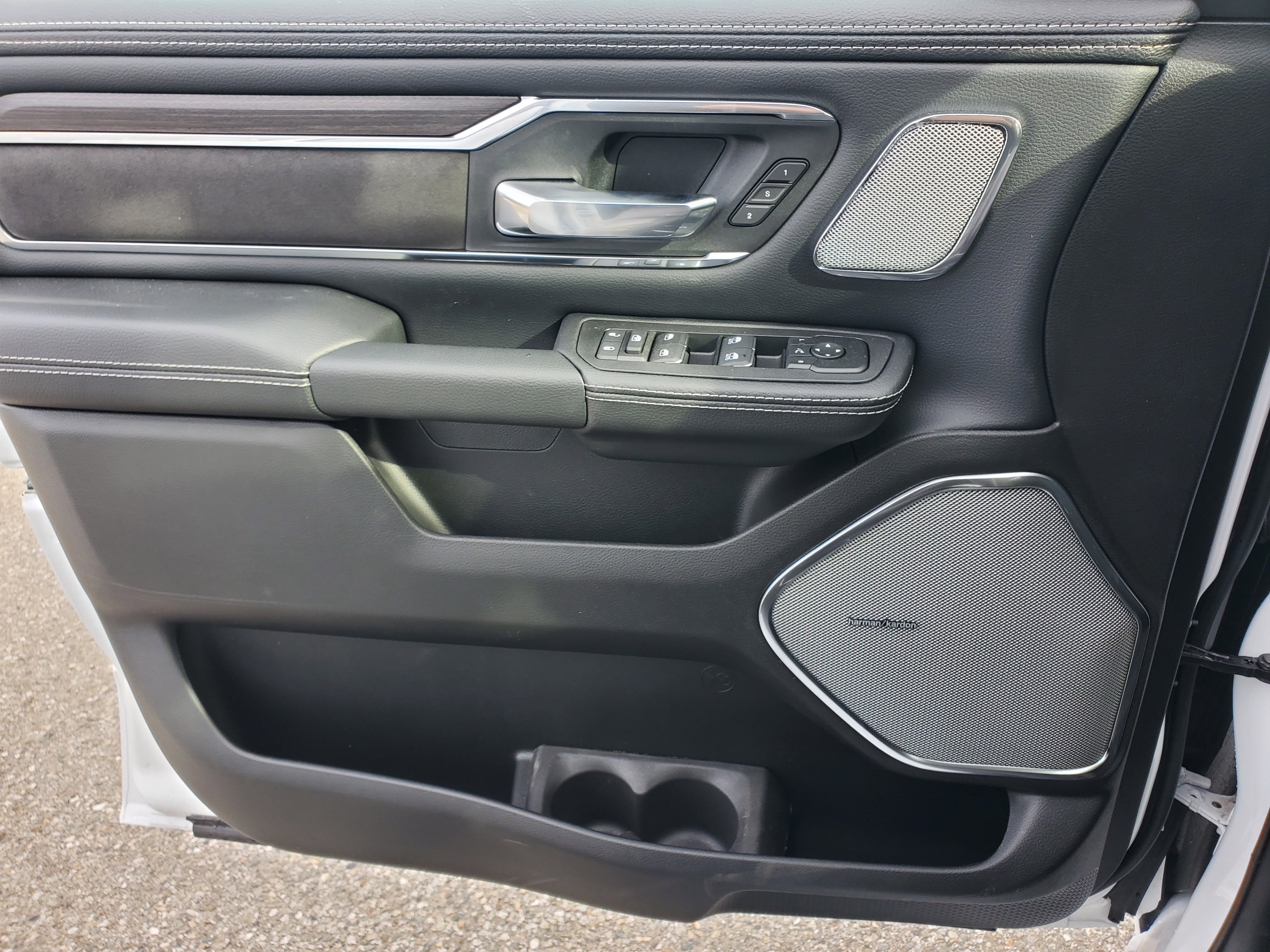 2026 RAM 1500 Laramie - Photo 28