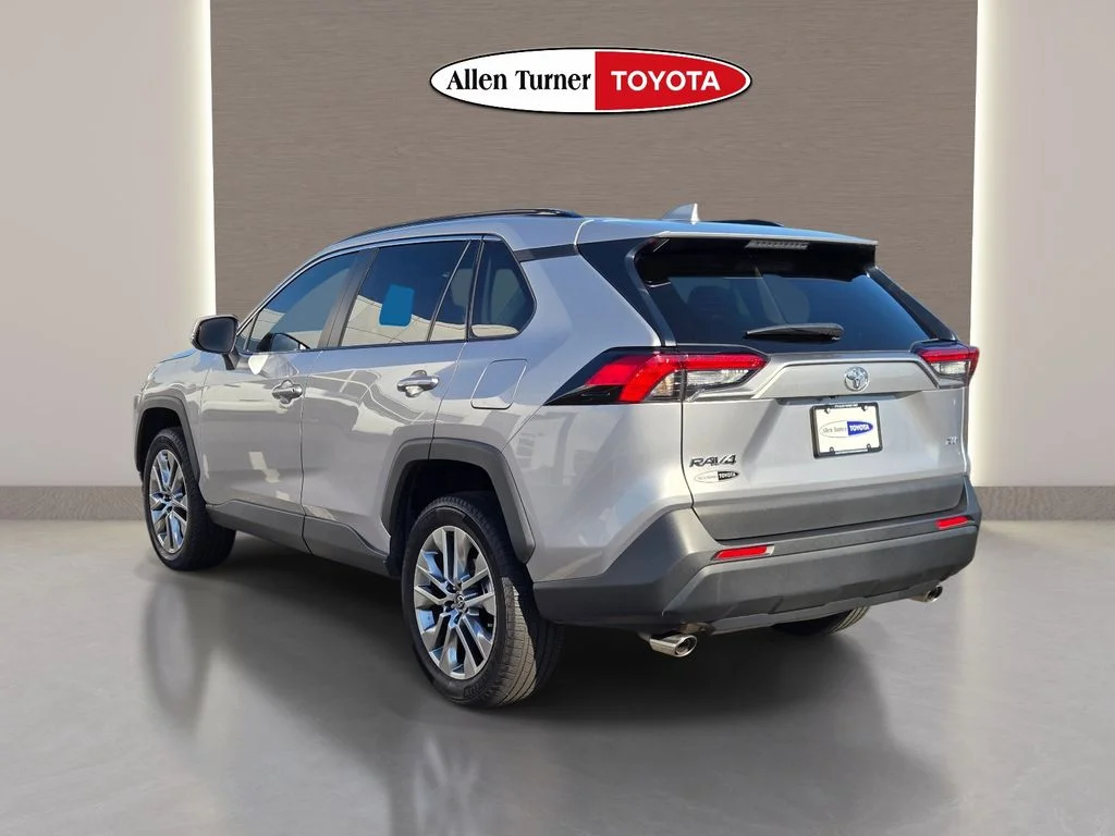 Used 2023 Silver Toyota XLE Premium image 8