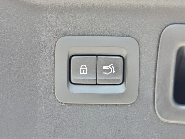 Used 2025 White Mazda 3.3 Turbo Select image 29