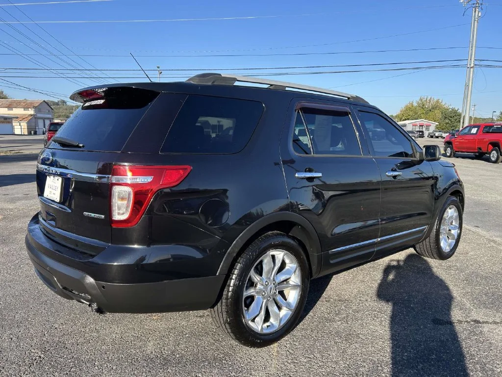 Used 2013 Black Ford XLT image 4
