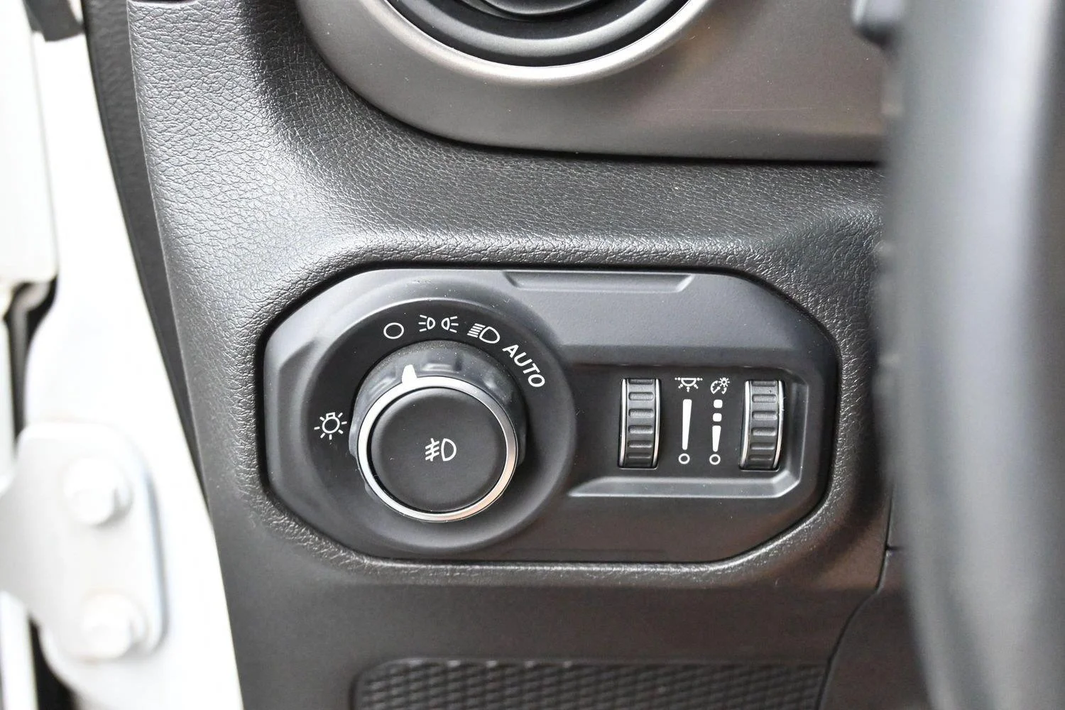 Used 2020 Bright White Clearcoat Jeep Sport S image 25