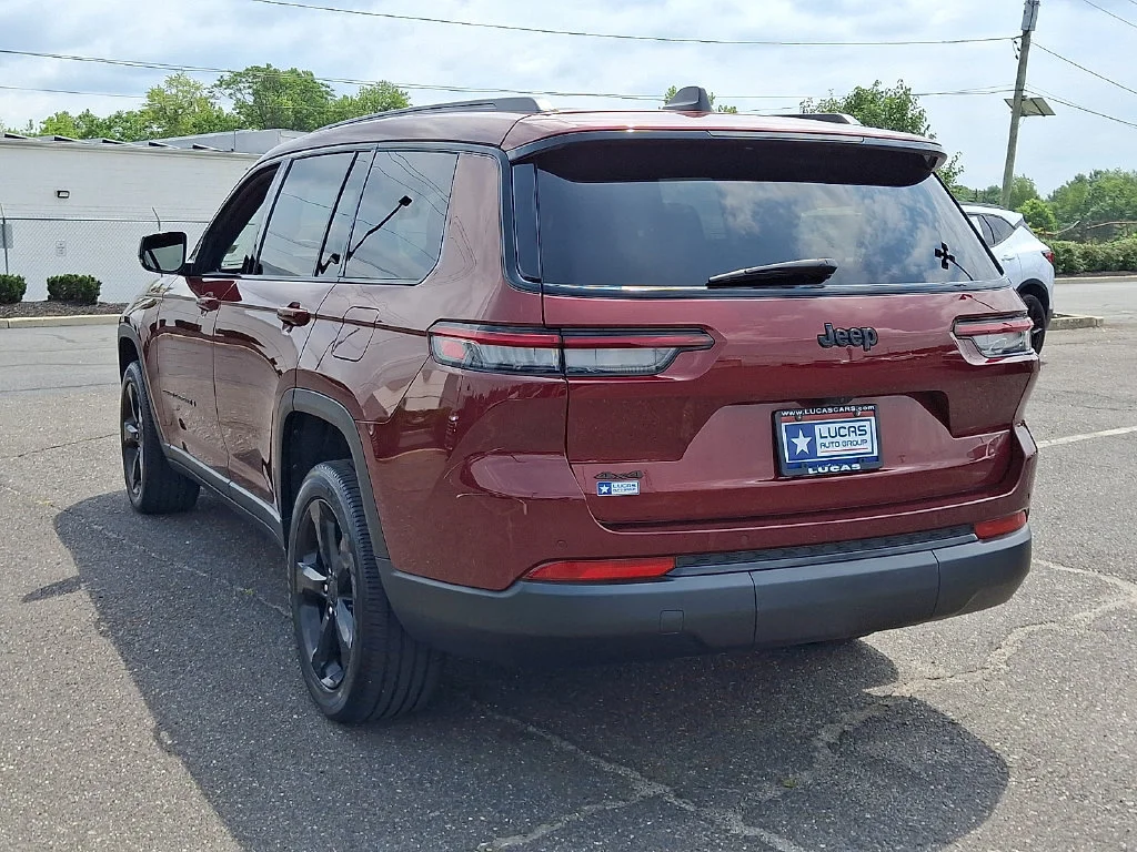 Used 2024 Red Jeep Altitude X 4x4 image 9