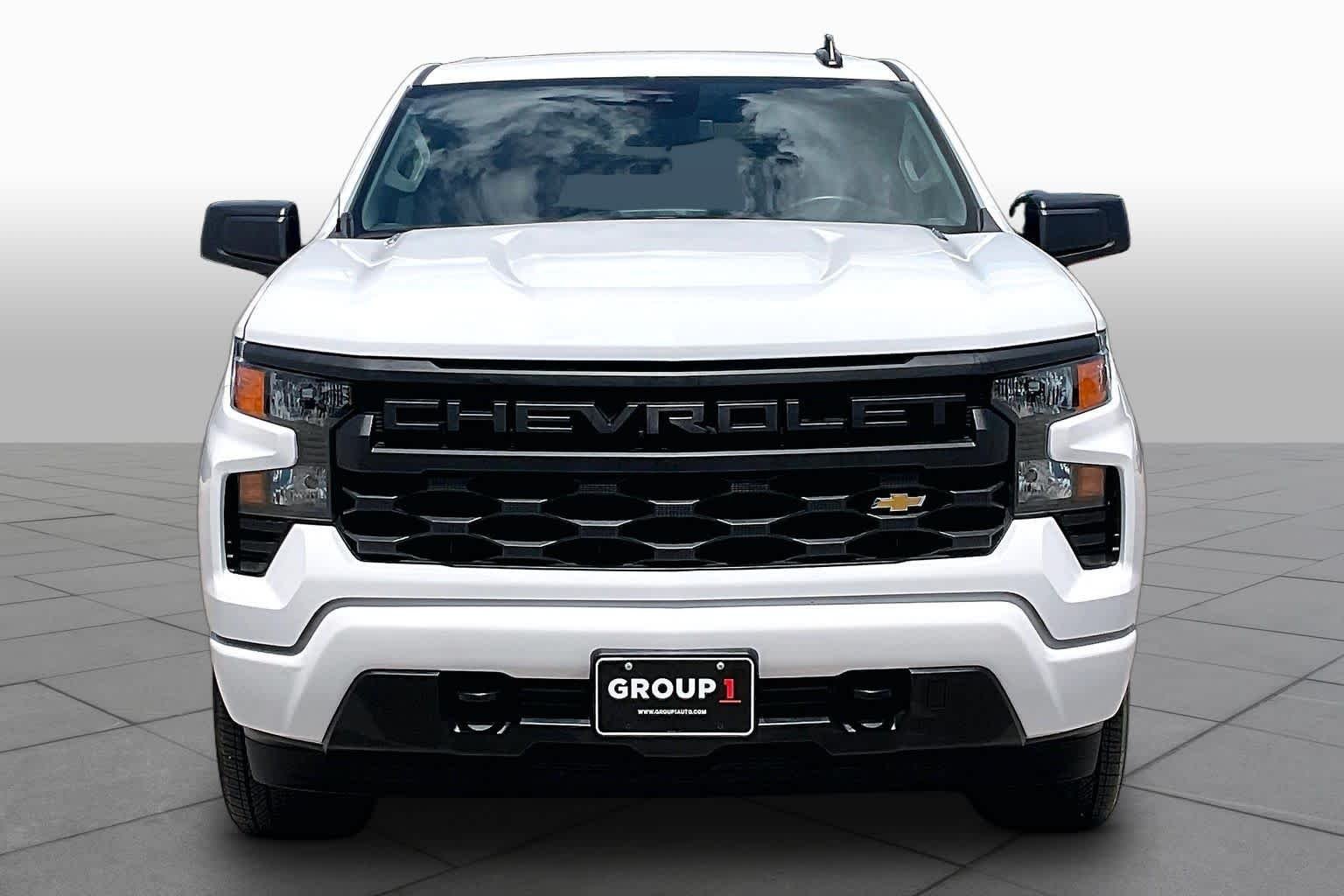 Used 2025 Summit White Chevrolet Custom image 4