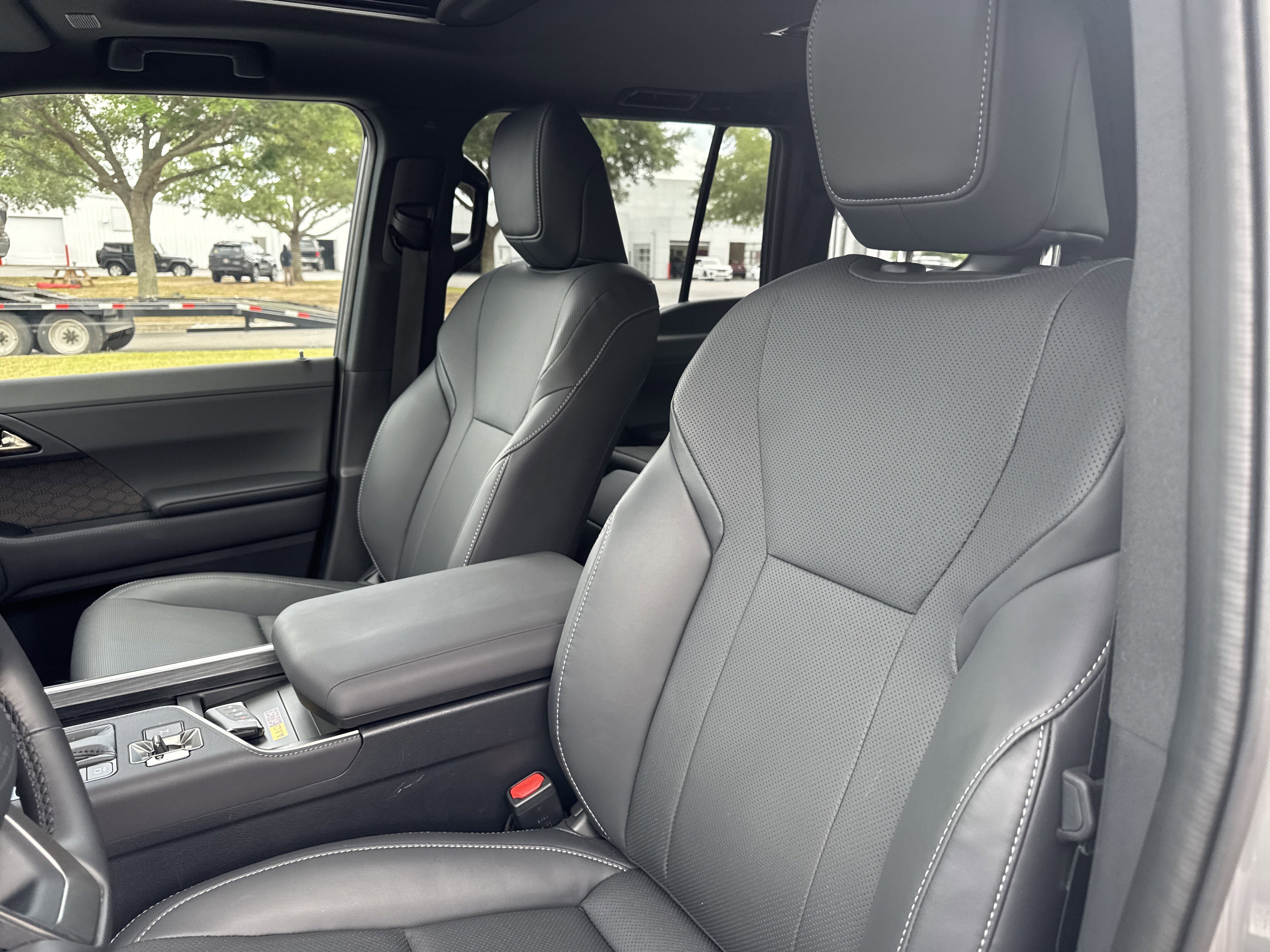 Used 2025 Incognito Lexus 550 Premium+ image 9