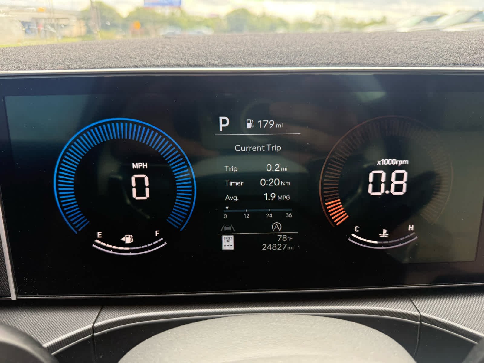 Used 2024 Shimmering Silver Hyundai SE image 9