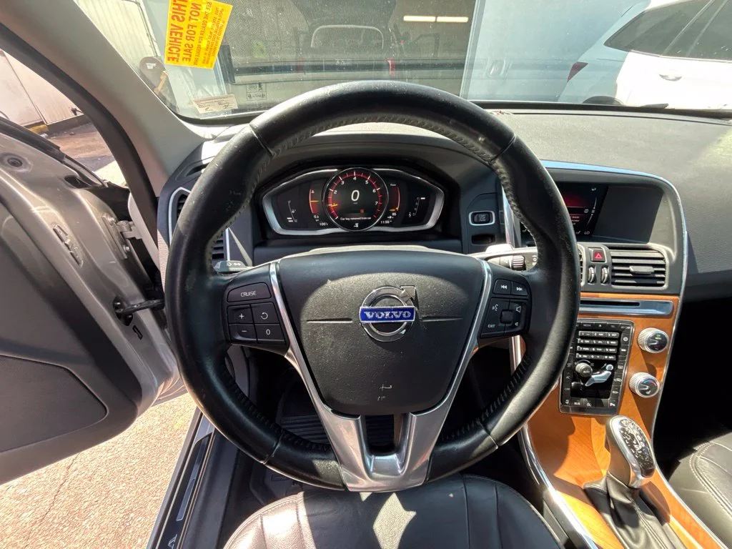 Used 2017 Silver Volvo T5 Inscription image 12
