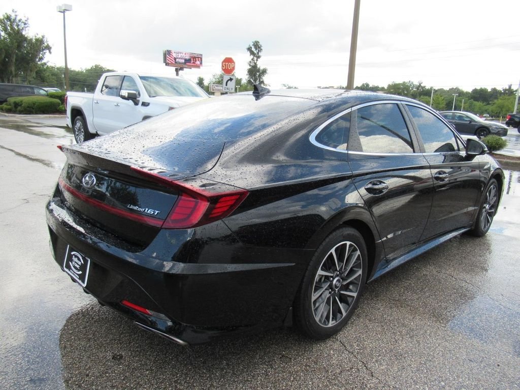 Used 2022 Black Hyundai Limited image 7