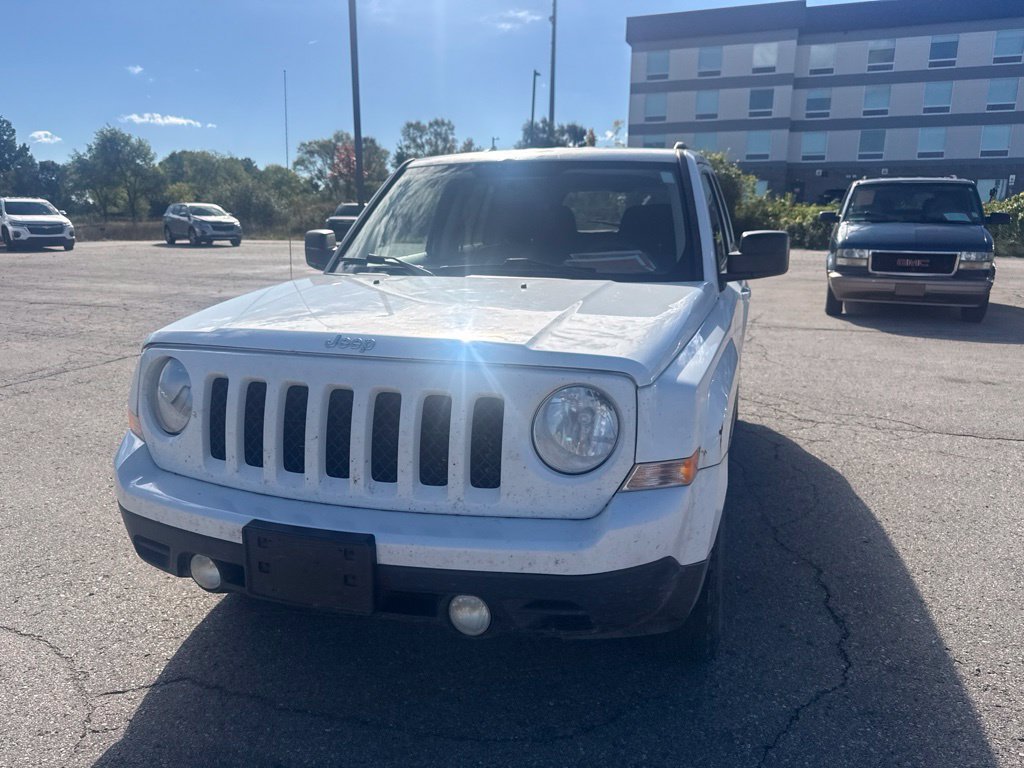 Used 2015 Bright White Clearcoat Jeep Sport image 6