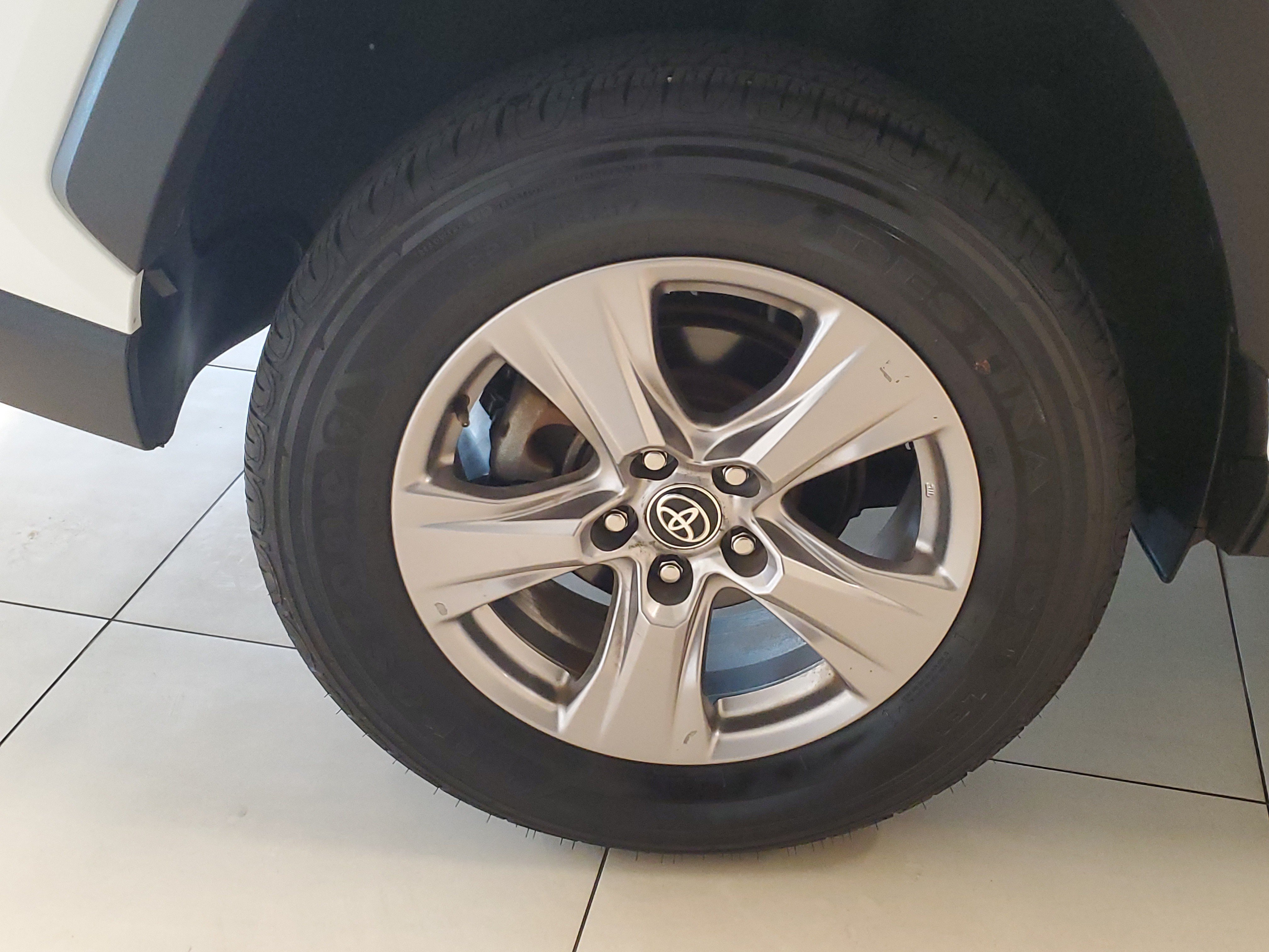 Used 2023 Ice Toyota XLE image 7