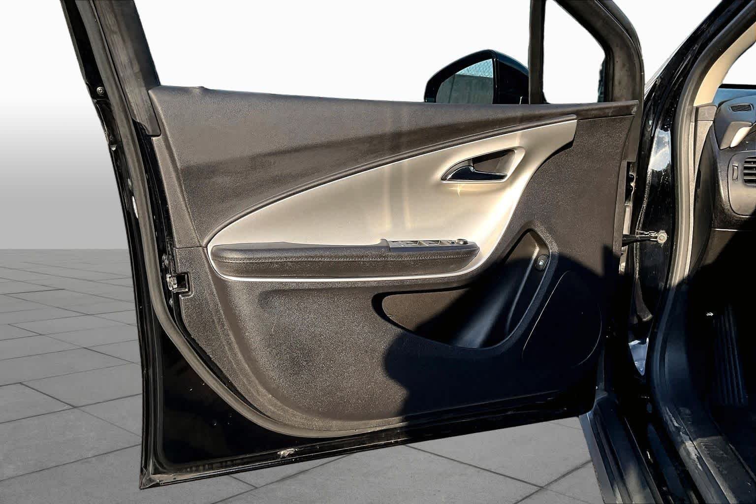Used 2014 Black Chevrolet  image 22