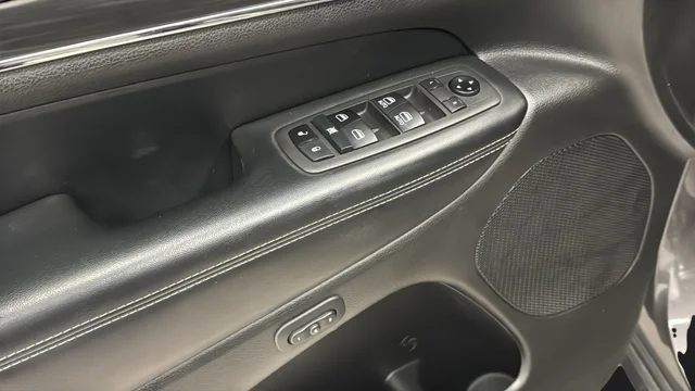 Used 2021 Crystal Metallic Jeep Limited image 22