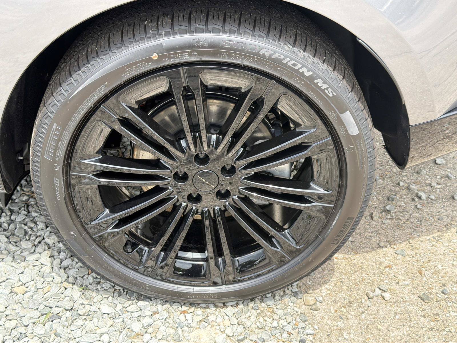 New 2026 Eiger Grey Land Rover SE image 3