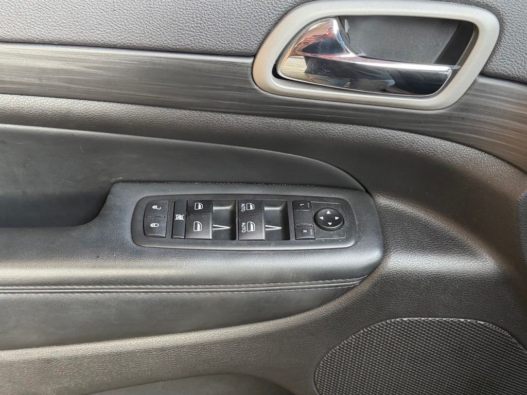 Used 2021 Billet Silver Metallic Jeep Laredo E image 21
