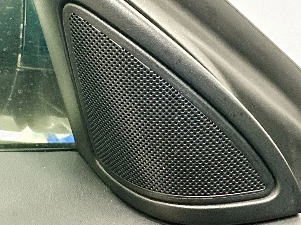 Used 2016  Jaguar R image 20