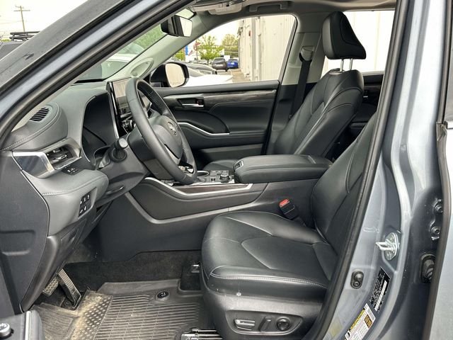 Used 2024  Toyota Limited image 16