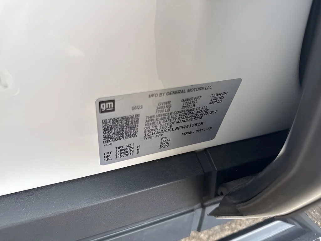 Used 2023 White Frost Tricoat GMC Denali Ultimate image 37