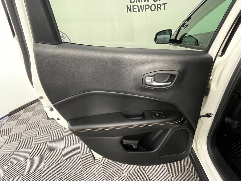 Used 2020 White Jeep Latitude image 27
