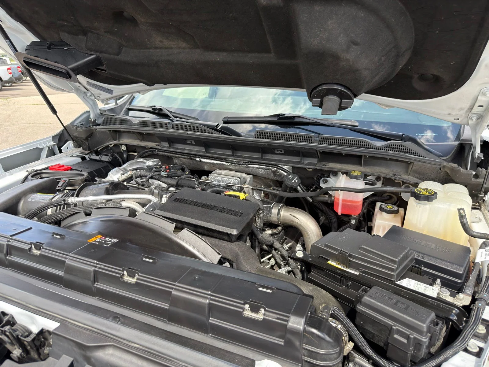 Used 2023 White GMC SLT image 40