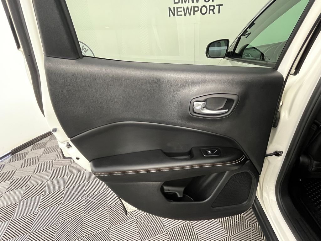 Used 2020 White Jeep Latitude image 27