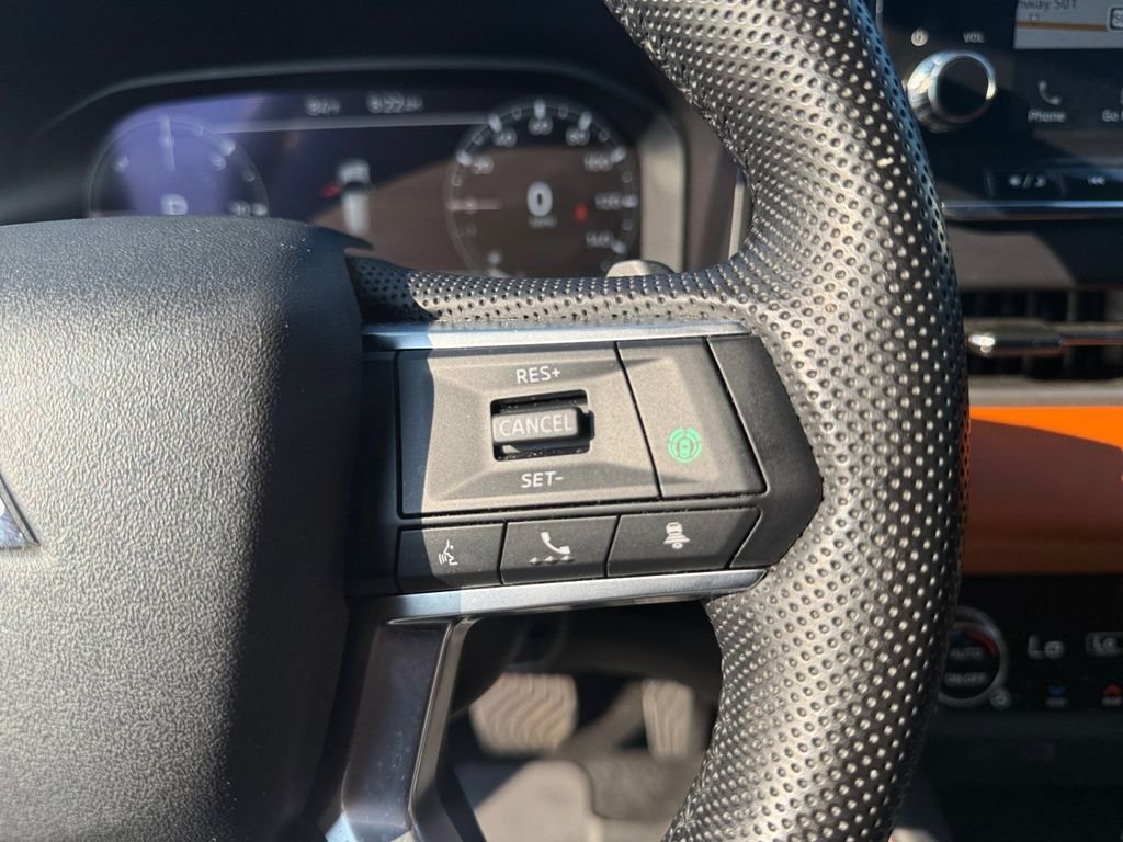 Used 2023  Mitsubishi SEL image 33