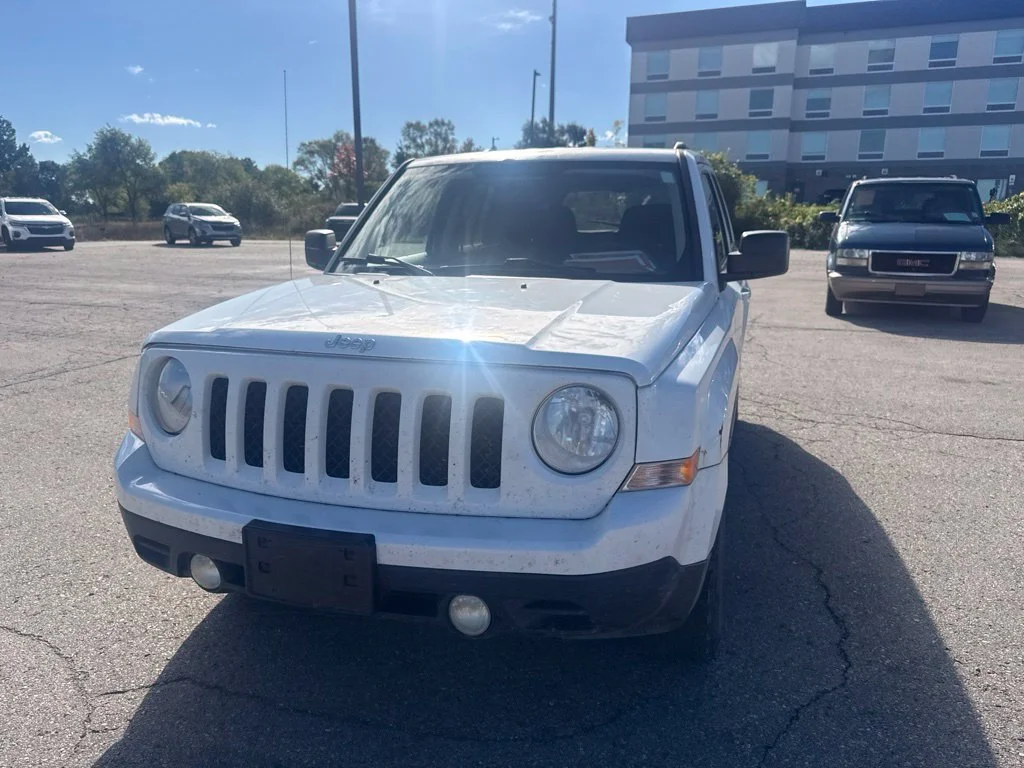 Used 2015 Bright White Clearcoat Jeep Sport image 6