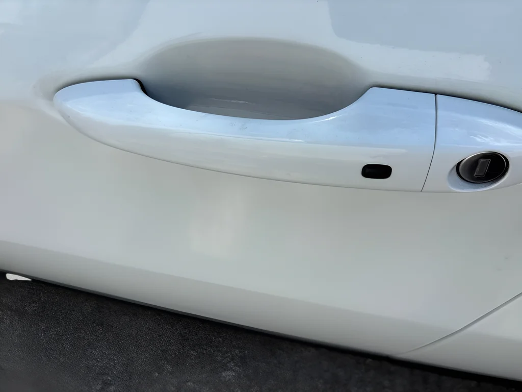 Used 2025 Bright White Clearcoat Jeep Latitude image 22