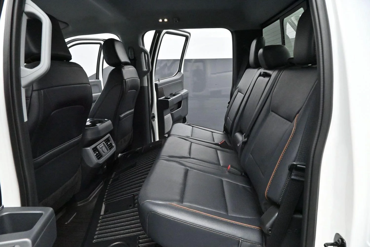Used 2025 White Ford XL image 32