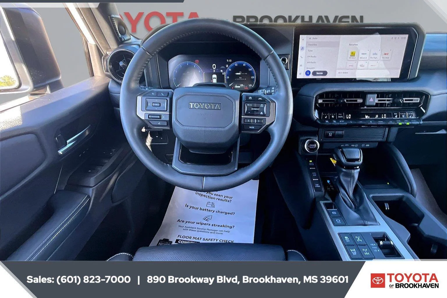 Used 2025 Wind Chill Pearl Toyota Base image 5