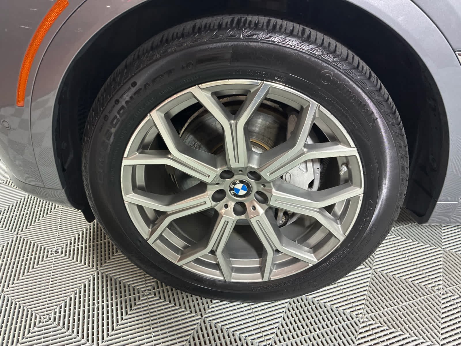Used 2024 Skyscraper Grey Metallic BMW xDrive40i image 10
