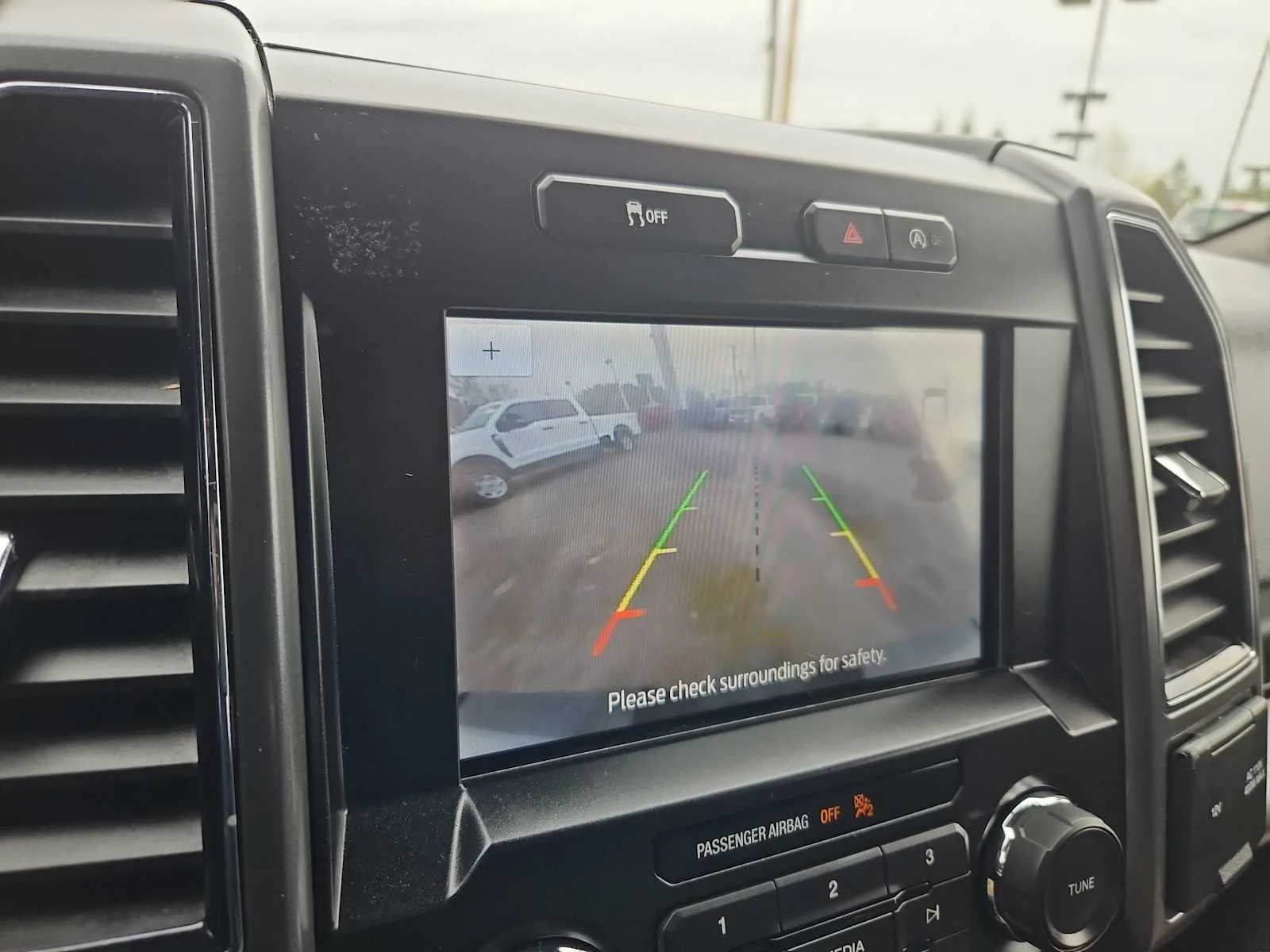 Used 2020 Oxford White/Magnetic Ford XLT image 20