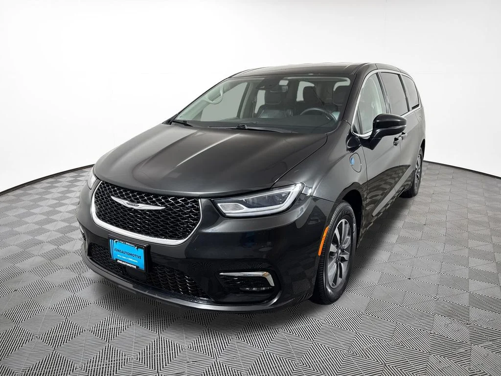 2023 Chrysler Pacifica Hybrid Touring L