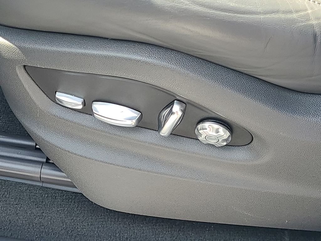 Used 2021  Porsche Base image 16
