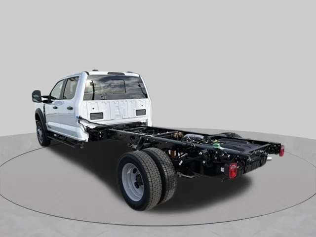 New 2027 Oxford White Ford F-450® XL image 4