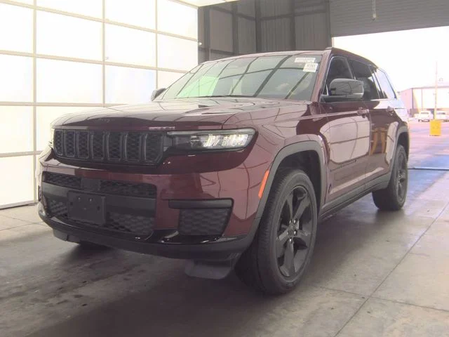 Used 2024 Red Jeep Altitude image 3