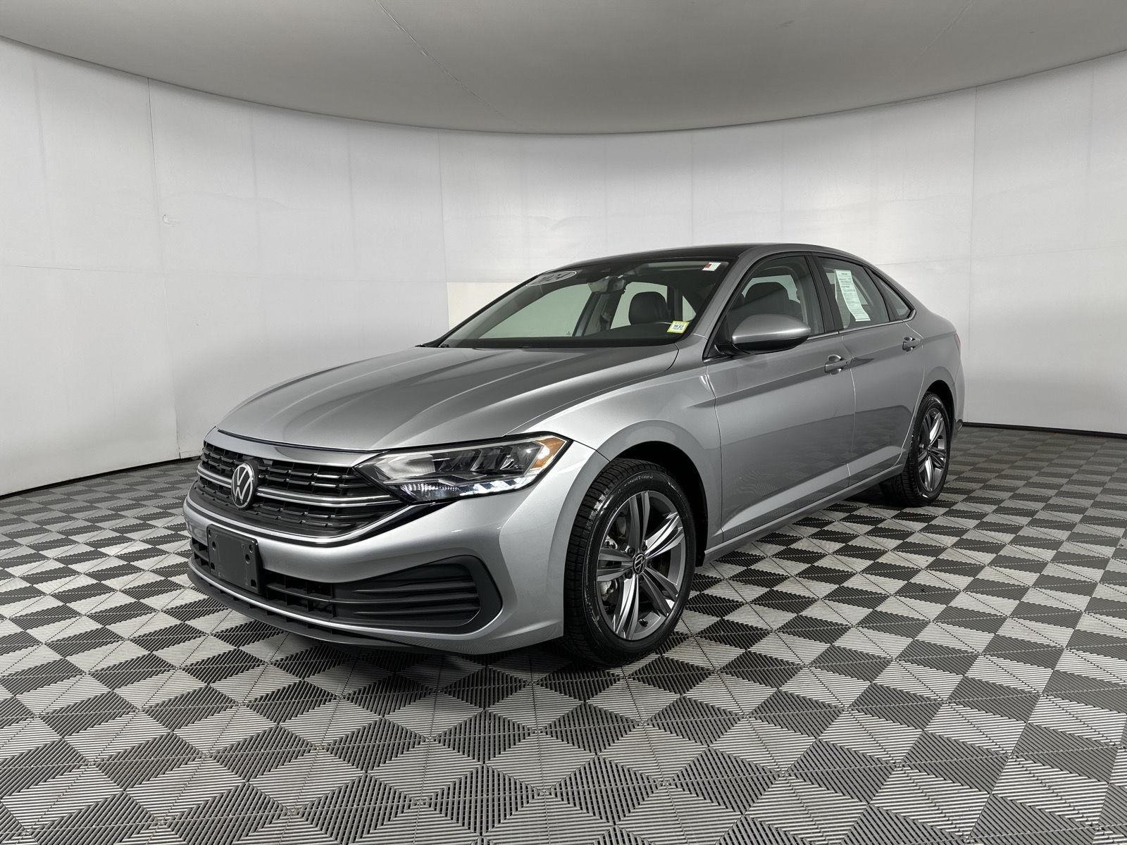 Used 2024 Platinum Gray Metallic Volkswagen SE image 7