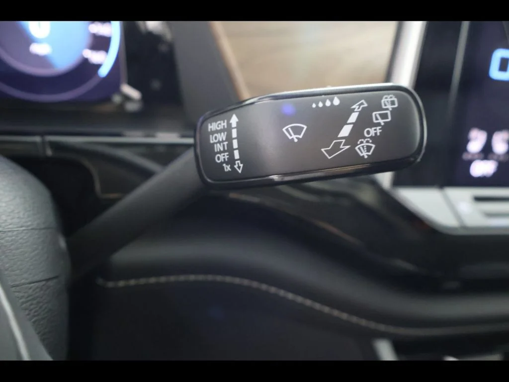 New 2026 Silver Volkswagen SE w/Technology image 23