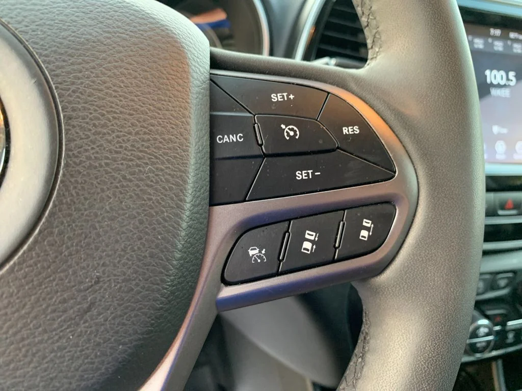 Used 2022 Gray Jeep Limited image 28