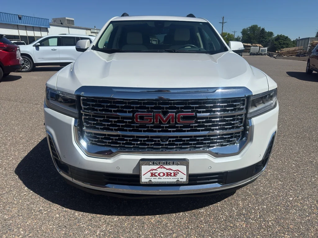 Used 2022 White Frost Tricoat GMC Denali image 3