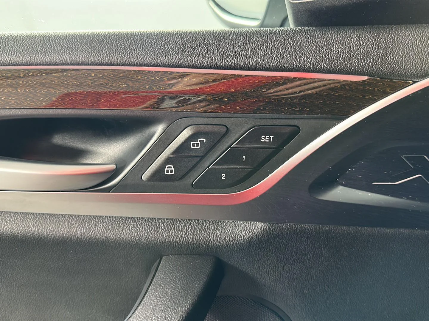 Used 2024 Skyscraper Grey Metallic BMW xDrive30i image 10
