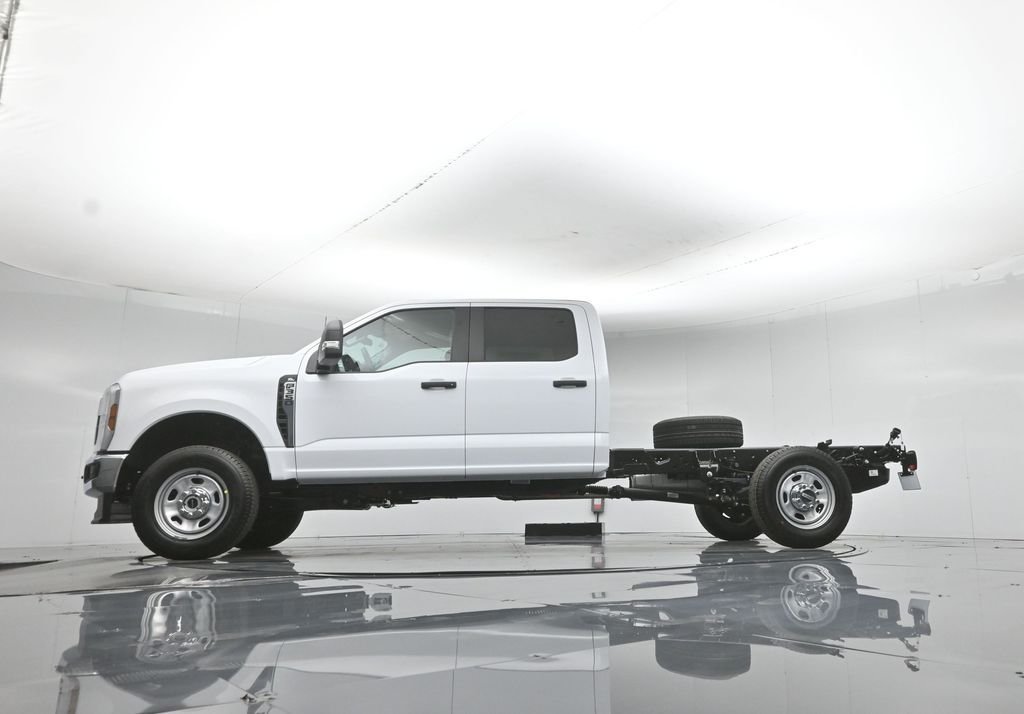 New 2026 Oxford White Ford XL image 7
