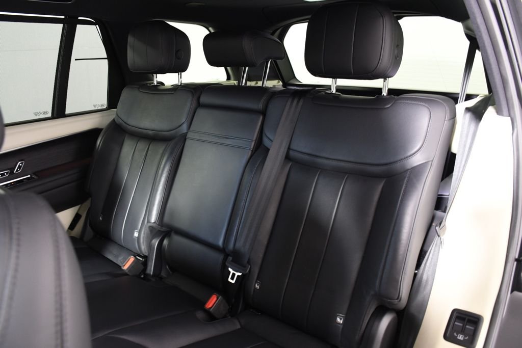 Used 2024 Santorini Black Metallic Land Rover SE image 27