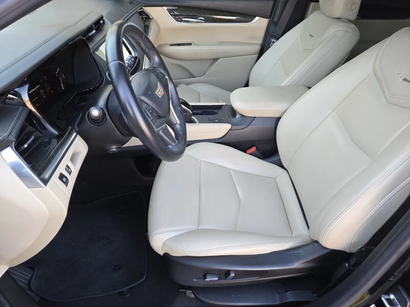 Used 2018 Stellar Black Metallic Cadillac FWD image 7