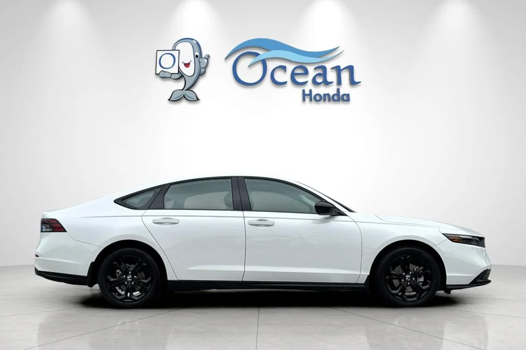 Used 2025  Honda SE image 3