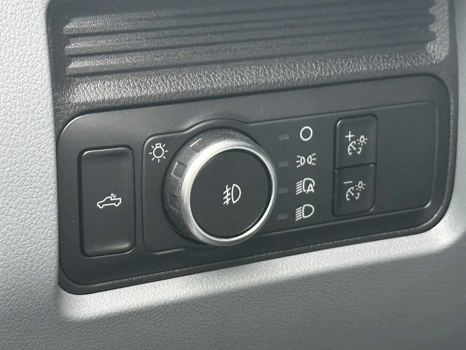 New 2025 Oxford White Ford XL image 26