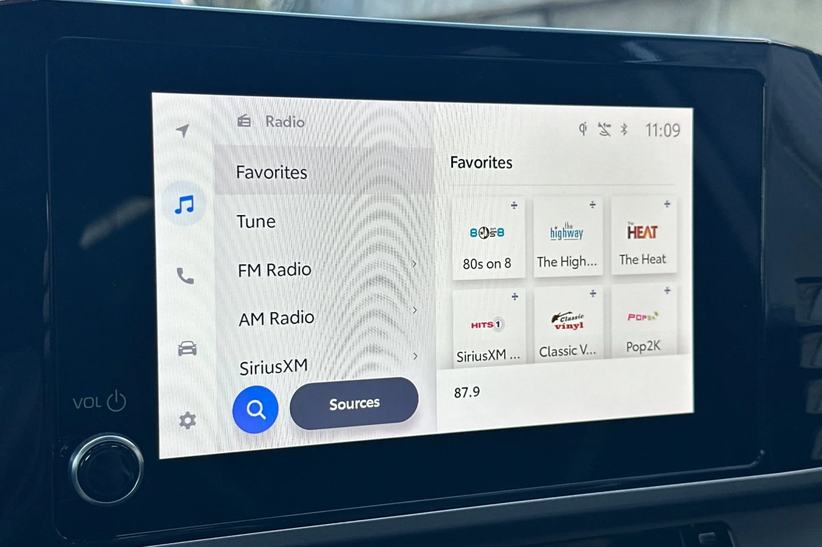 2025 Toyota Camry SE - Photo 23