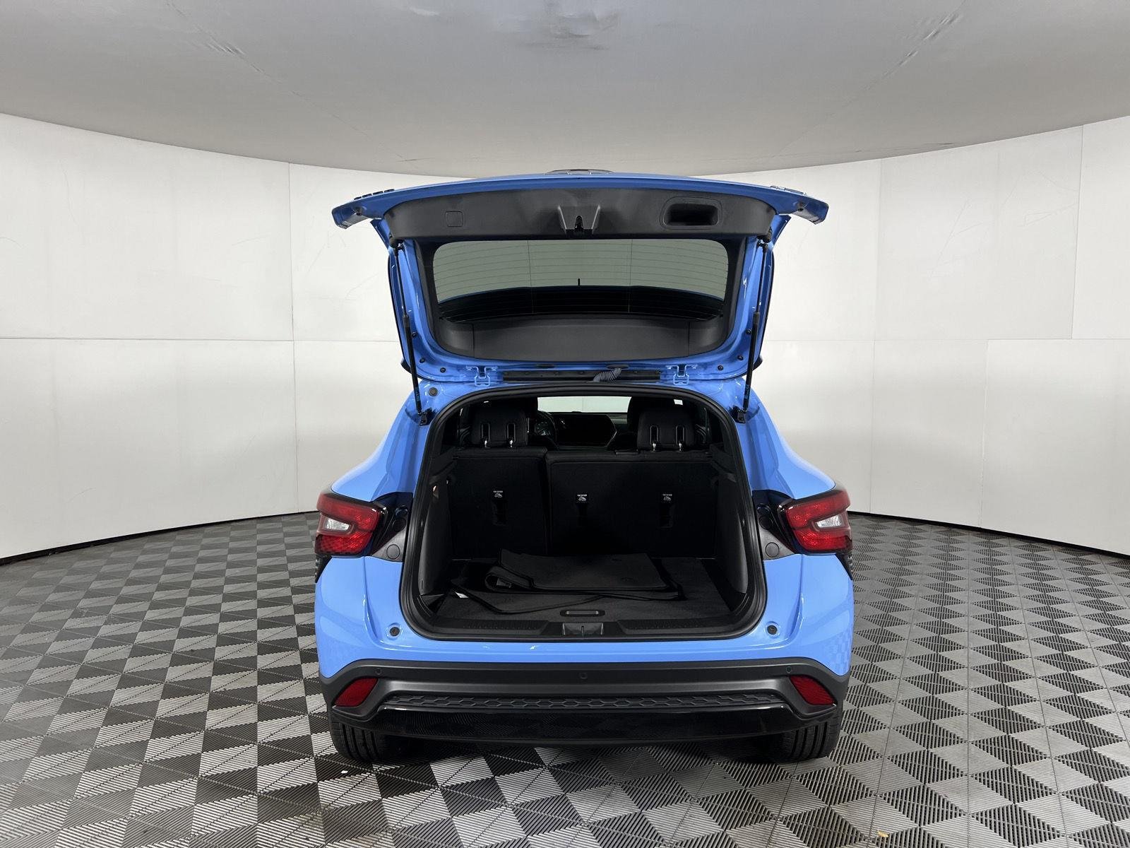 Used 2024 Fountain Blue Chevrolet 1RS image 22