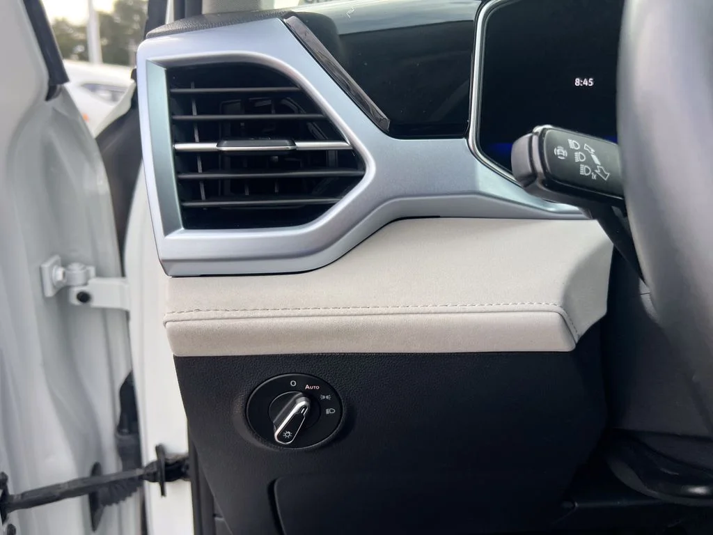 Used 2025  Volkswagen 1.5T SE image 19