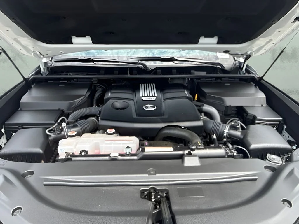 Used 2025 White Lexus 600 Luxury image 34